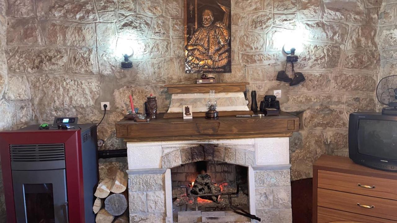 Lovcen Holiday Home Cetinje Bagian luar foto
